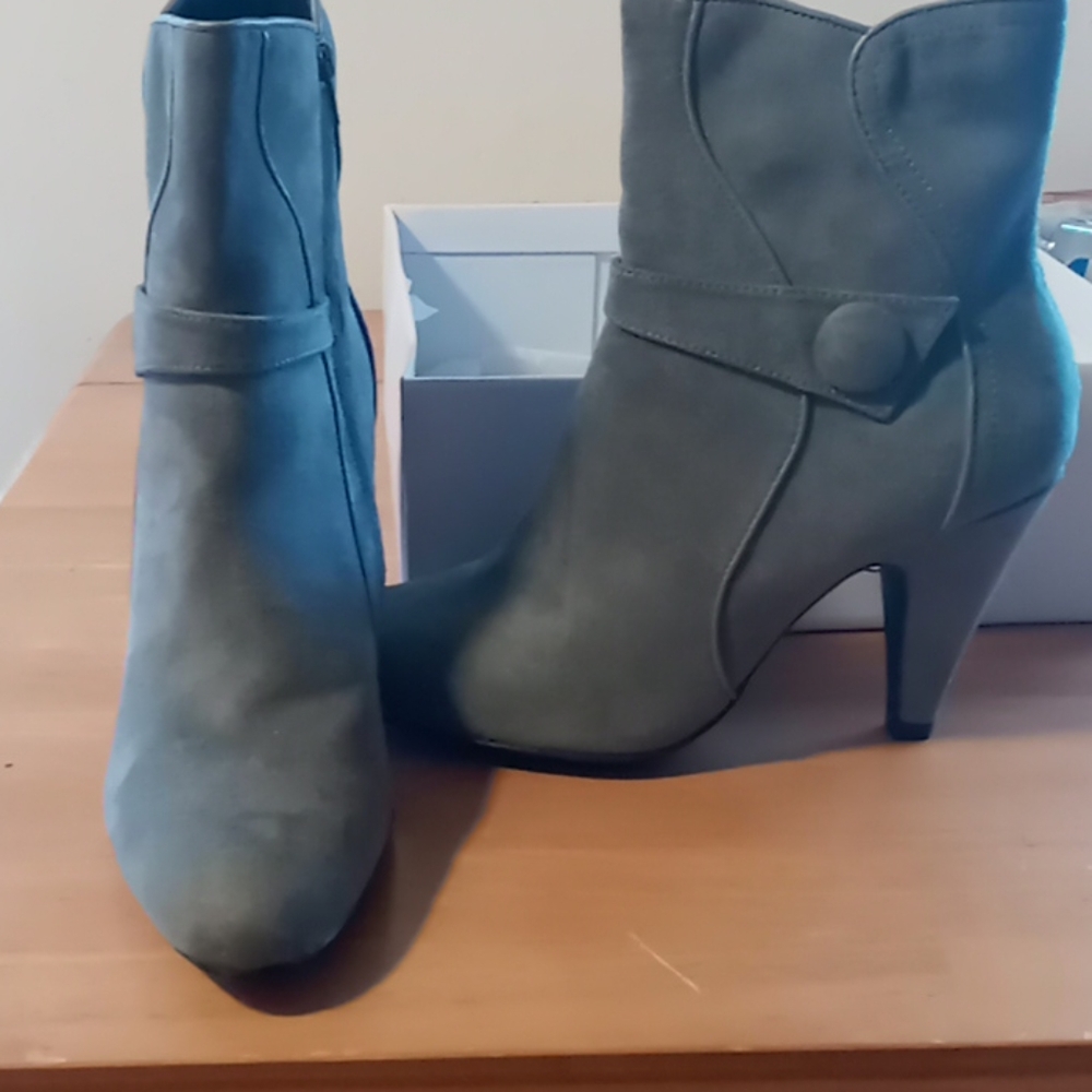 Brand new! Never worn! Original box